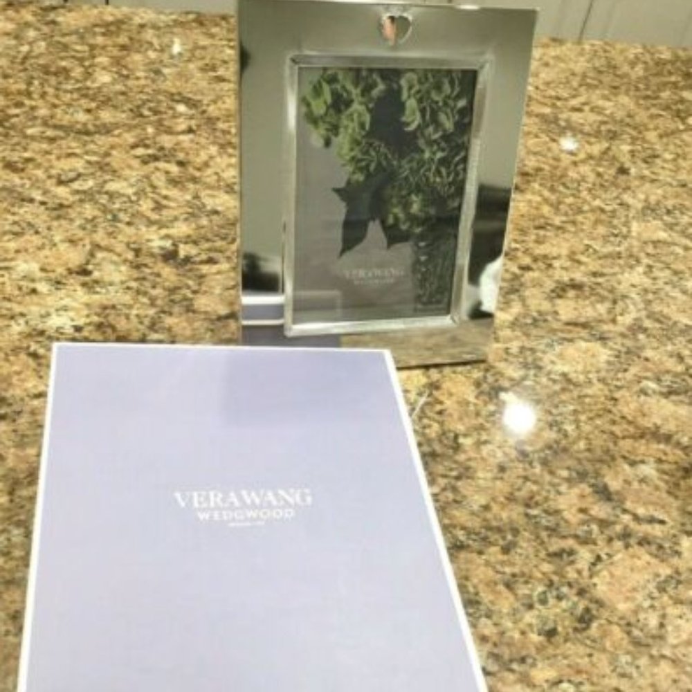 BRAND NEW-VERA WANG Wedgewood Love Always Picture Frame 5 x 6 in, silver plated